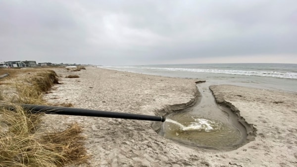 Ulovlig Udledning Fra Drænrør Løber Direkte Ud På Stranden I Risskov ...