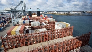 Containertransport er stadig den klart største aktivitet for A.P. Møller-Mærsk, men i fremtiden skal der tjenes langt flere penge på at overtage flere transportopgaver hos kunderne. Arkivfoto: Axel Schütt