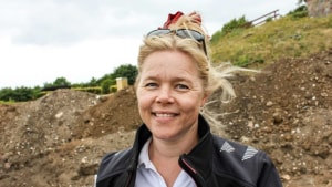 Museumsinspektør Malene Beck glæder sig til at stikke spaden i jorden. PR-foto Østfyns Museer