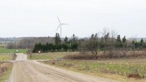 Omtrent sådan vil den næsten 200 meter høje vindmølle opleves på knap tre kilometers afstand fra Stendalsvejs udmunding i Nørregårdsvej (computervisualisering fra idéoplægget).
