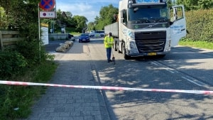 Chaufføren fra vognmandsfirmaet i Hvalsø blev i dybt chokeret tilstand kørt til psykologisk krisehjælp på Bispebjerg Hospital. Foto: Niels Berg