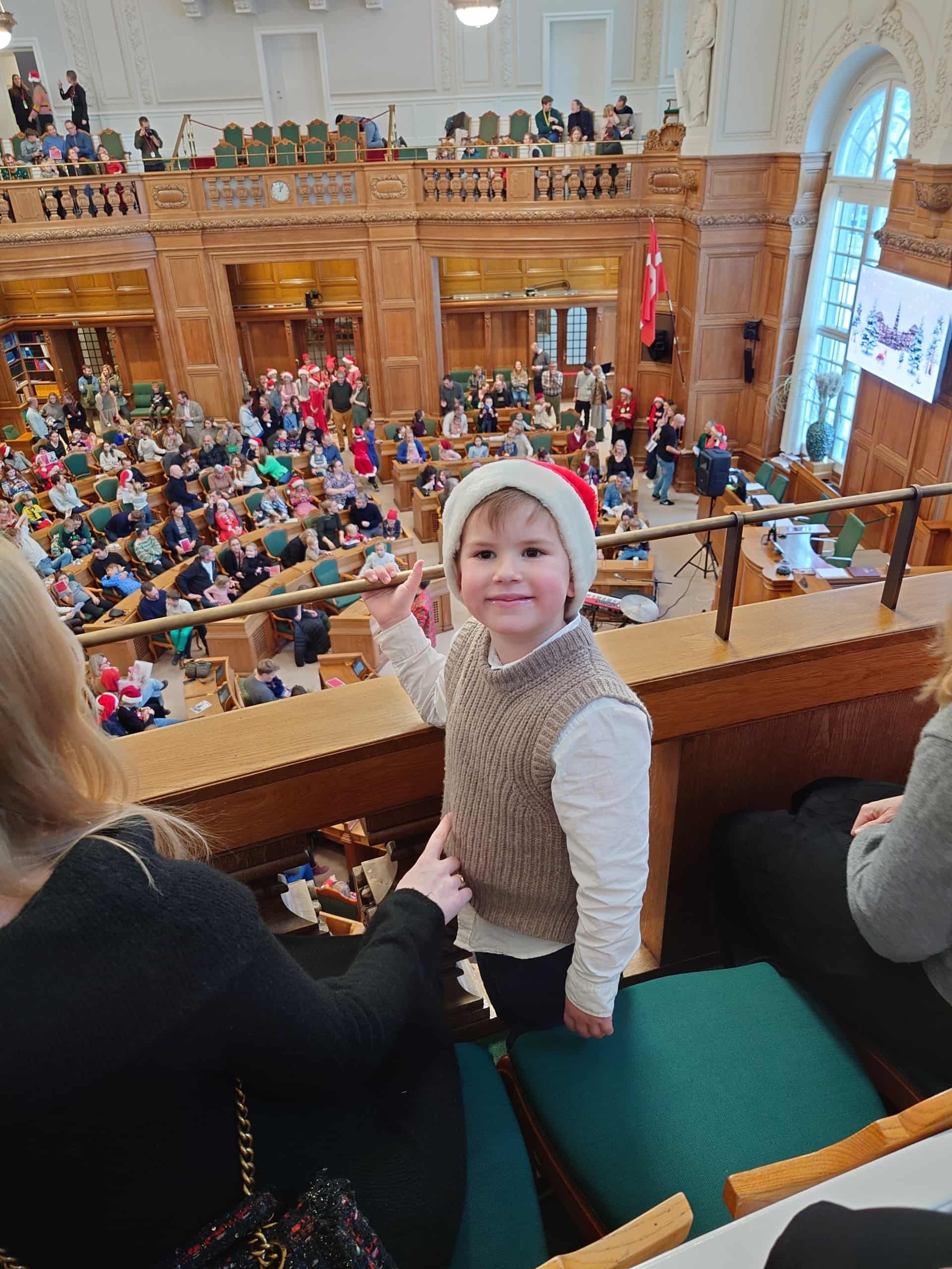 Mads Fuglede Om Jul For Børn I Folketinget: Johannes Har Fået Julefeber ...