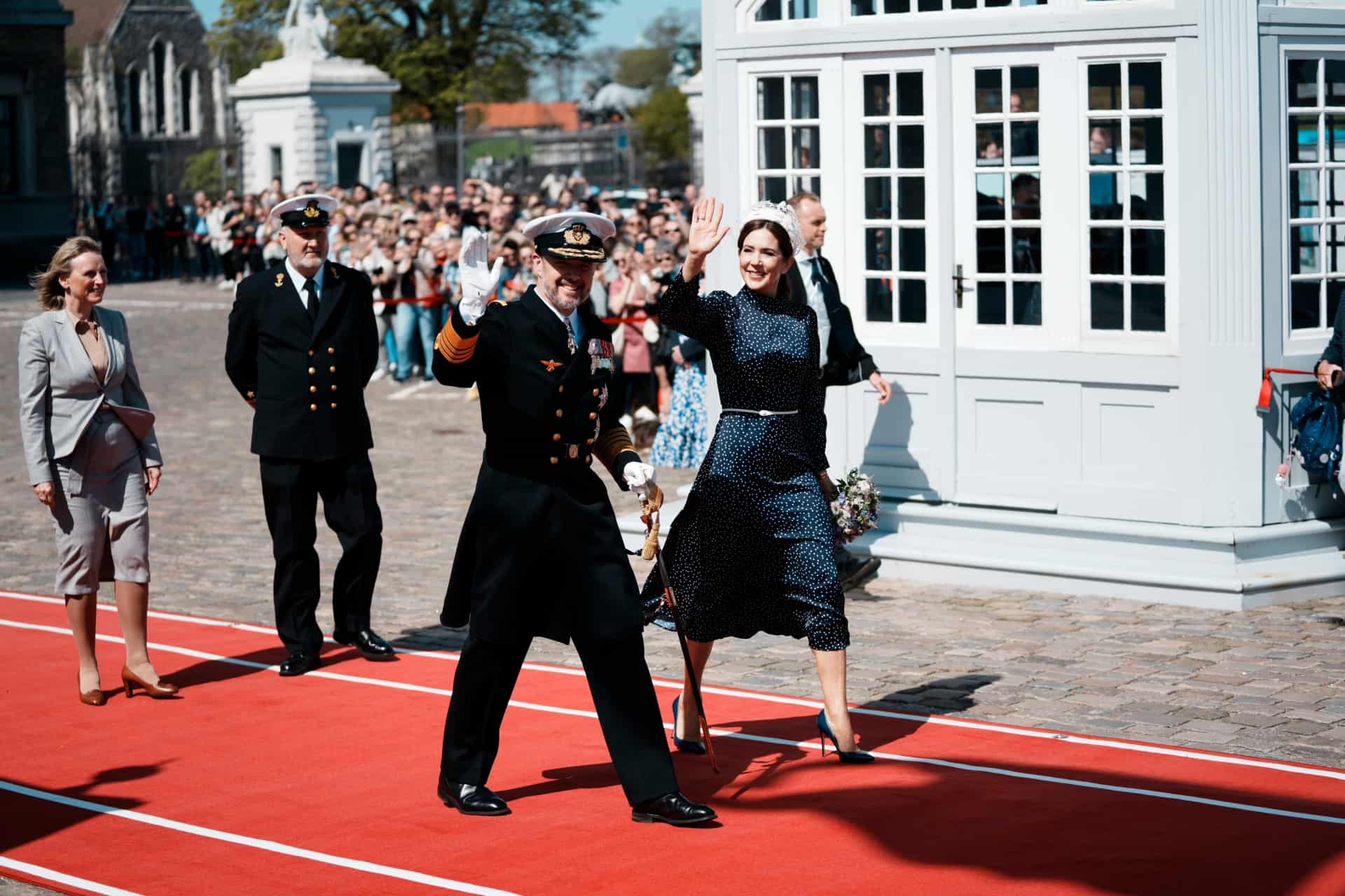 The royal couple officially board the royal ship Dannebrog, Queen Mary, King Frederik, King Frederik X, The royal couple