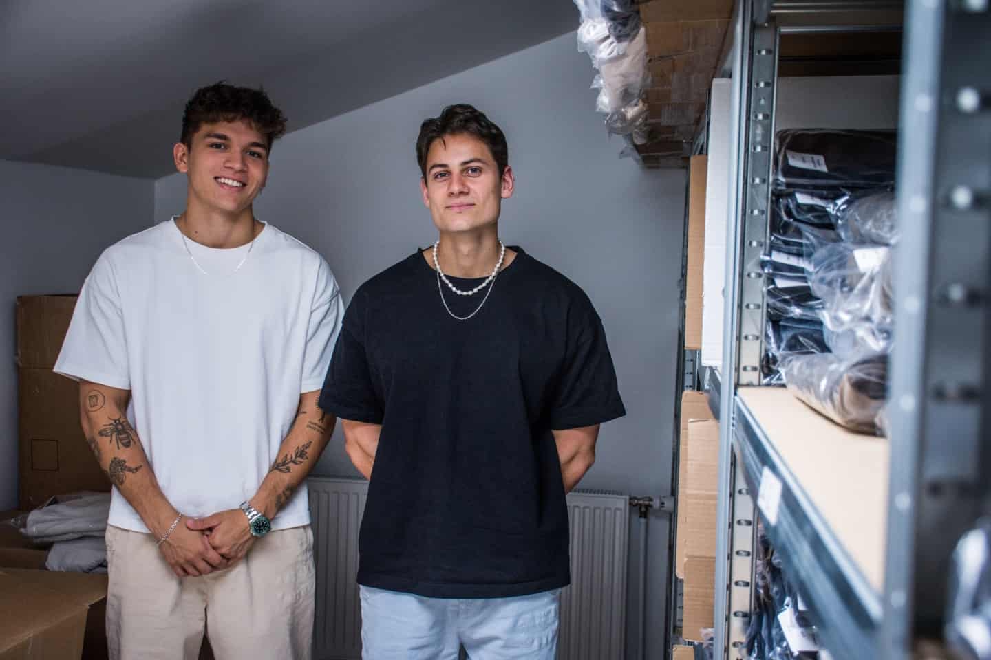 To unge Aarhus-iværksættere har en mission: De laver ikke tøj i small eller large - og så har de skrottet med herre- og dametøj | stiften.dk