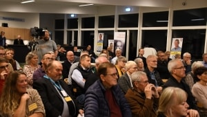 Der var rigtig pænt fremmøde til vælgermødet i Kjærgaard Lounge på Hedensted Stadion mandag aften. Foto: Henrik Dolmer