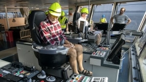 Torsdag inviterede Maersk og ADP på rundtur på et af de Maersk-skibe, som ligger på Fredericia Havn. Tilslutningen til arrangementet var stor. Foto: Søren Gylling