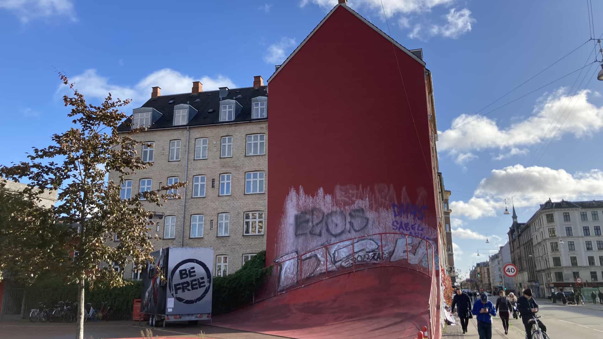 Gavlmaleri på Den Røde Plads: Vi skal forstå gadens lov | ugeavisen.dk