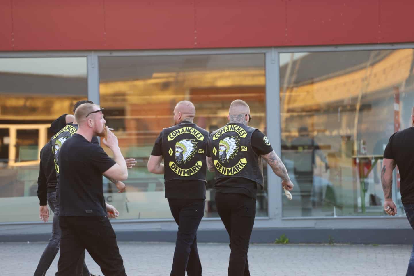 Massivt politiopbud i Randers: Satudarah-medlemmer holdt fest men under nyt navn | amtsavisen.dk