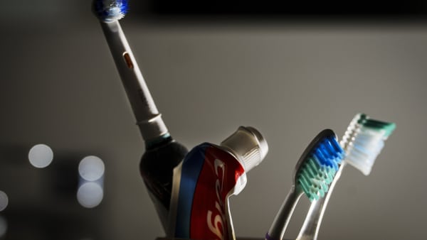 Far misbrugte kone og steddatter i ekstrem seksuel leg