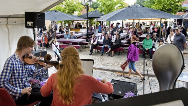 Vinfest I Christiansfeld Kan Fejre Jubilæum For Fuld Musik | Ugeavisen.dk