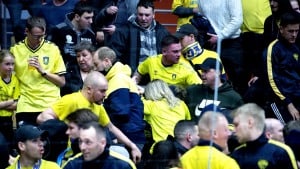 Brøndby-fansene gik amok efter holdets exit.Foto: Birgitte Carol Heiberg