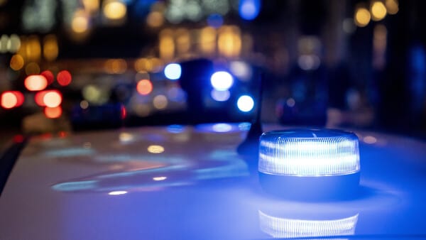 To unge mænd anholdt og sigtet for salg af kokain