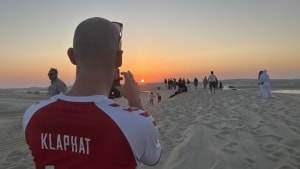 Danske Tommy har undtagen i 1998 været til alle slutrunder siden 1988. Han synes på mange måder, at VM i Qatar er en fed oplevelse, men han savner dog fadølsfesterne og de roligans, som ikke har råd eller lyst til at tage med. Foto: Emil Jørgensen