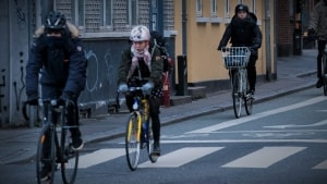 Det var her i Mejlgade, at en forbipasserende cyklist natten til mandag blev opmærksom på en cykeltyv. Hun valgte at sætte efter og kunne dermed lede politiet direkte frem til baghjulet på cykeltyven. Foto: Axel Schütt