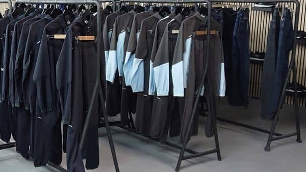 Kvinde og flere mænd anholdt efter stor politiaktion