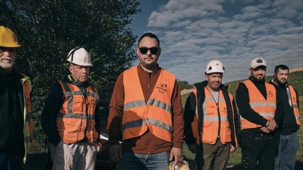 Ansatte uden løn må overleve på skrald fra Netto og Lidl: - Vi føler os som slaver