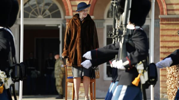 Dronning Margrethe H drer Garder Med S rligt Kongeligt Ur Hsfo dk