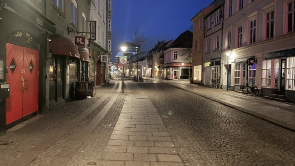 24-årig kastede med ølkrus: Ramte to kvinder i hovedet