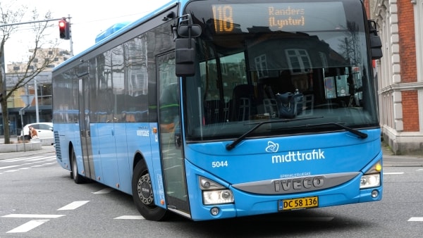 Chauffør slog løs på mand: Nu reagerer busselskab på skræmmende video