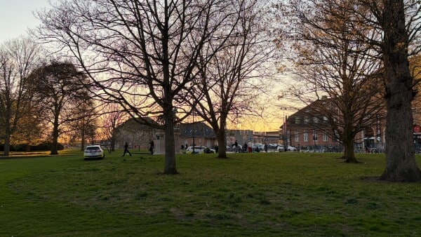 Politiet hastede til central plads: Vidner så slagsmål