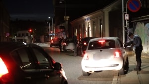 Politiet standsede både bilister og fodgængere på Kalkbrænderivej i Vejle. Foto: Presse-fotos.dk