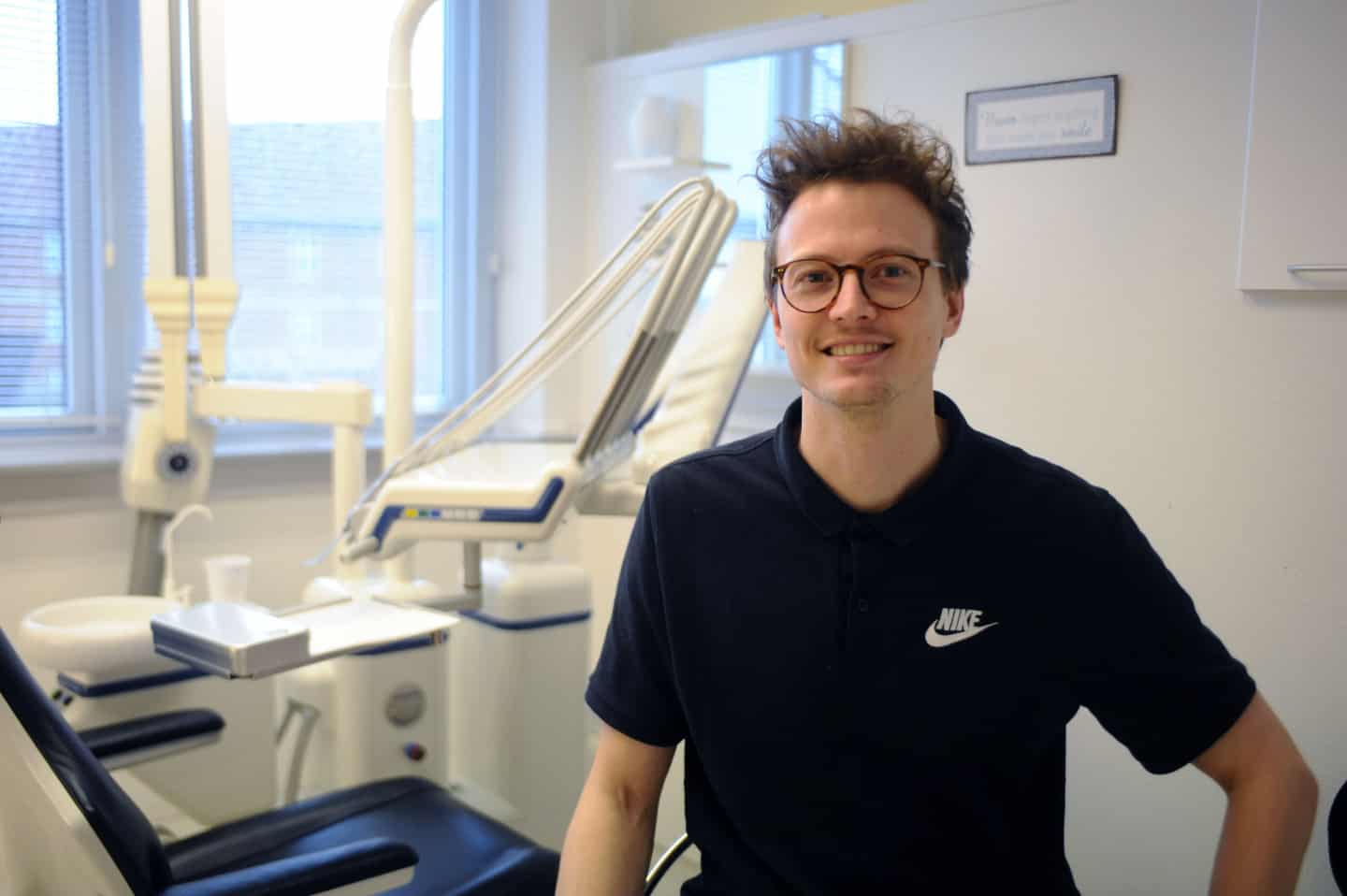 Tandlæge har en stolene i klinik ugeavisen.dk