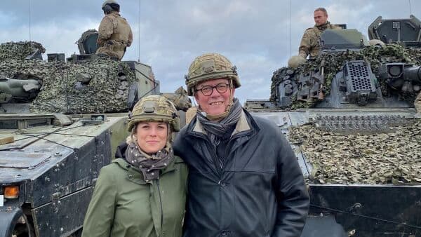 Bramsen og Hønge besøgte soldaterne i Estland