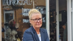 Pernille Foged er træt af, at den interiørbutik, som er hendes hjertebarn, nu må lukke. Foto: Eva Maria Jørgensen
