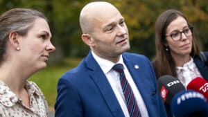 Søren Pape Poulsen (K) gik efter statsministerposten, men De Konservative gik tilbage, og nu breder den interne uro sig. Her ses Pape til regeringsforhandlinger efter valget. Her er det S-formand Mette Frederiksen, der har serveretten. Foto: Nikolai Linares/Ritzau Scanpix