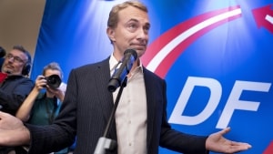 Morten Messerschmidt og Dansk Folkeparti er med i en lang række forlig, og derfor vil partiet nu forsøge at koordinere indsatsen med dele af venstrefløjen, så midterregeringen kan møde en samlet blå-rød opposition. Arkivfoto: Liselotte Sabroe/Ritzau Scanpix