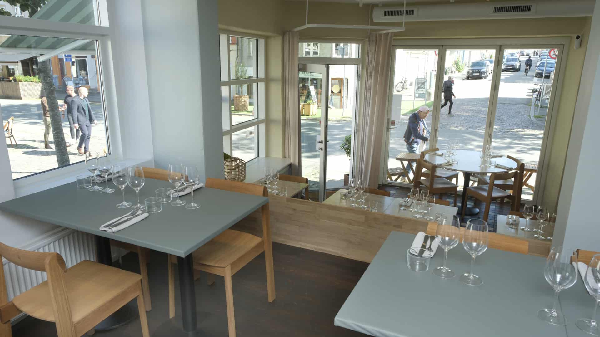 Madanmeldelse af Møf fra stiften.dk