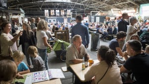 Aarhus Street Food er på vej med flere boder, så det snart kommer til at bestå af 27 køkkener og fire barer. Markedet besøges årligt af 1,3 millioner mennesker ifølge egen optælling. Arkivfoto: Axel Schütt