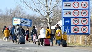 Ukrainere i titusindvis har allerede søgt væk fra landet. Foto: Attila Kisbenedek/AFP