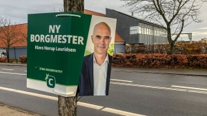 Konservatives Klavs Lauridsen var talstærkt til stede i kommunen målt på antal valgplakater og bannere. Foto: Rasmus Henriksen