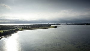 Otte søer og vandløb i Danmark er så forurenede at PFAS, at Fødevarestyrelsen advarer mod at spise fisk fra dem - bl. a. her fra Korsør Nor. Foto: Mads Claus Rasmussen/Ritzau Scanpix