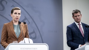 Statsminister Mette Frederiksen (S) og direktør i Sundhedsstyrelsen Søren Brostrøm under pressemøde om coronasituationen i Spejlsalen i Statsministeriet i København, onsdag den 8. december 2021.. (Foto: Mads Claus Rasmussen/Ritzau Scanpix)