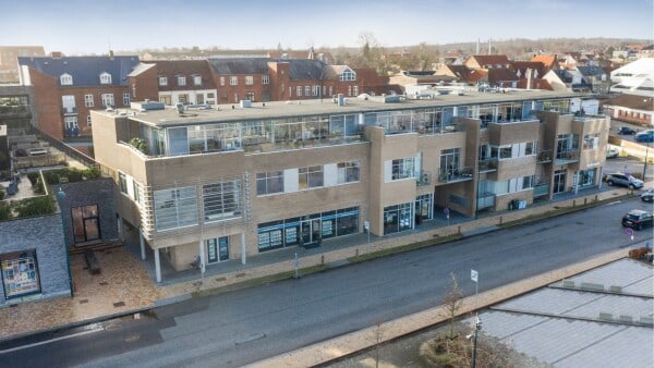 Centralt forretningslokale har stået tomt i to år, men nu kommer der liv: - Vi vil tættere på byen