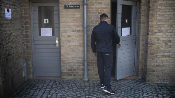 Brande, et bombet lokum og hash bag kummerne: Kirker kan ikke have deres toiletter i fred