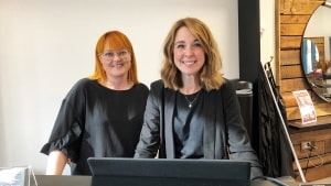 Jane Fasterholdt og Sarah Bruun er indehavere af frisørsalonen Bruun og Fasterholdt. Foto: Kristina V. Skjoldborg