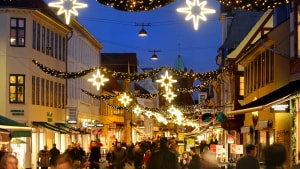 Normalt er det kun julebelysningen i Helsingørs indre by, som bliver støttet med kommunale kroner, men i går er der også penge til blandt andet Hornbæk og Espergærde. Foto: Lars Johannessen.