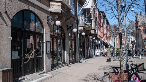 Mand anholdt for at bryde ind i populær restaurant og stikke af med pant: Var ikke første gang