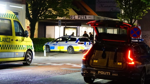 Tre politibiler og ambulance rykkede ud til central gade: Mand truet med kniv