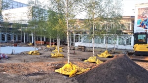 Musikhuset Esbjergs nye forplads er ved at tage form. Der er formentlig indvielse af den færdige plads i begyndelsen af september. Foto: Heidi Bjerre-Christensen.