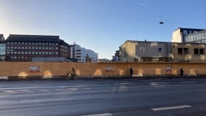 Meny på Toftegårds Plads er nu reduceret til murbrokker og efter det kommende oprydningsarbejde begynder opførelsen af den nye bygning.