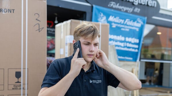 21-årige Mads Emils chefjob har ændret ham: - Hvis jeg er for sød, bliver jeg kørt over