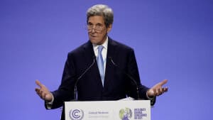 USA's særlige klimaudsending, John Kerry, siger, at Kina og USA har deres uoverensstemmelser. Men på klimaområdet er de nødt til at arbejde sammen, mener han. Foto: Alberto Pezzali/Ritzau Scanpix