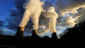 Der er fuld damp på Frankrigs atomkraftværker, men priserne på energi er alligevel strøget i vejret, lige som det genkendes fra resten af Europa. Arkivfoto: Eric Gaillard/Reuters/Ritzau Scanpix
