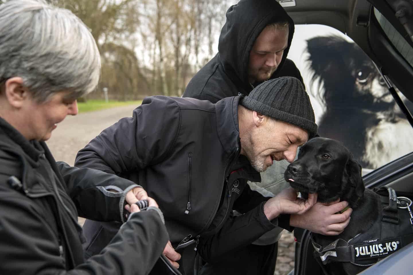 Fotoreportage: Labradoren Max blev afleveret på dyreinternat har den en ny familie | jv.dk