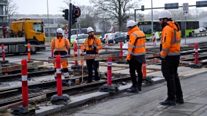 Der kommer til at gå endnu længere tid, før letbanen er klar til at erstatte en del af busserne i Odense. Det udløser en ekstraregning på 3,5 millioner kroner pr. måned. Foto: Simon Trøjgaard Jepsen.