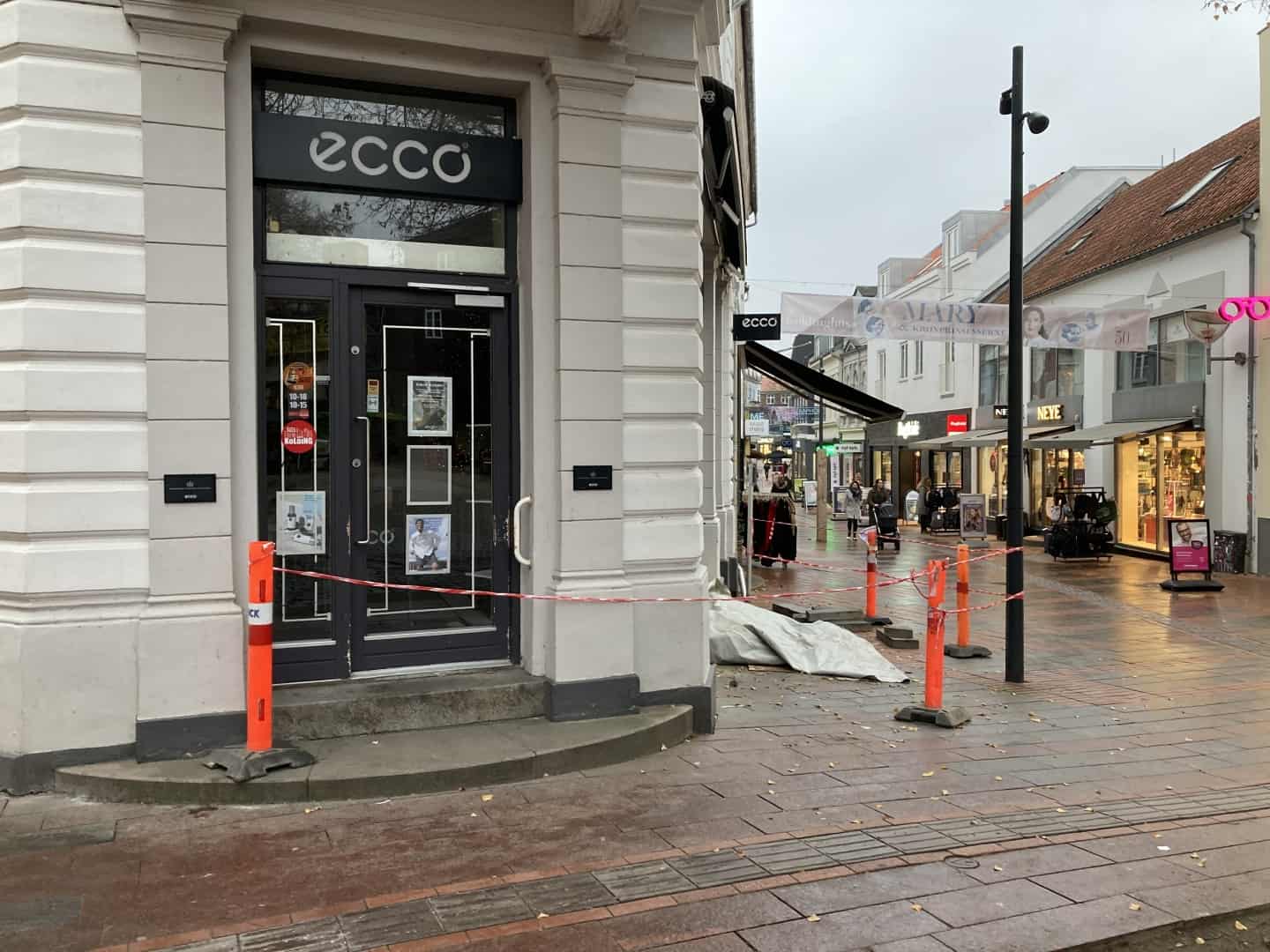 patrulje Oberst opnå Eccos skobutik i midtbyen har haft lukket i næsten en måned: Nu nærmer  genåbning sig | ugeavisen.dk